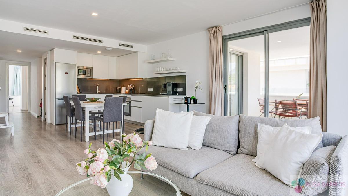 For sale of penthouse in Estepona