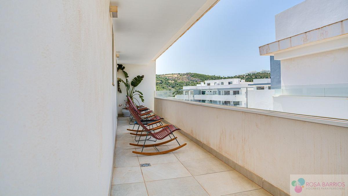 For sale of penthouse in Estepona