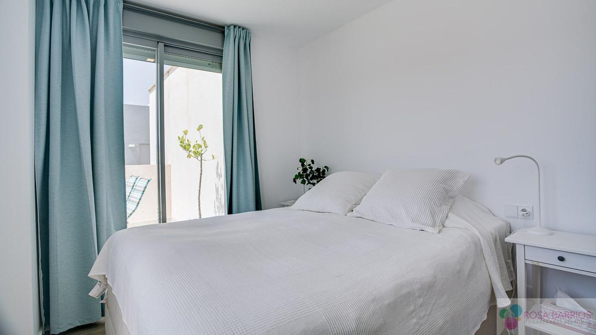 For sale of penthouse in Estepona