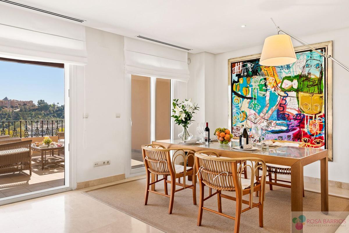 For sale of penthouse in Nueva Andalucía