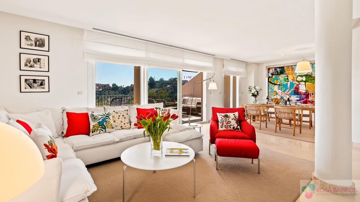 For sale of penthouse in Nueva Andalucía
