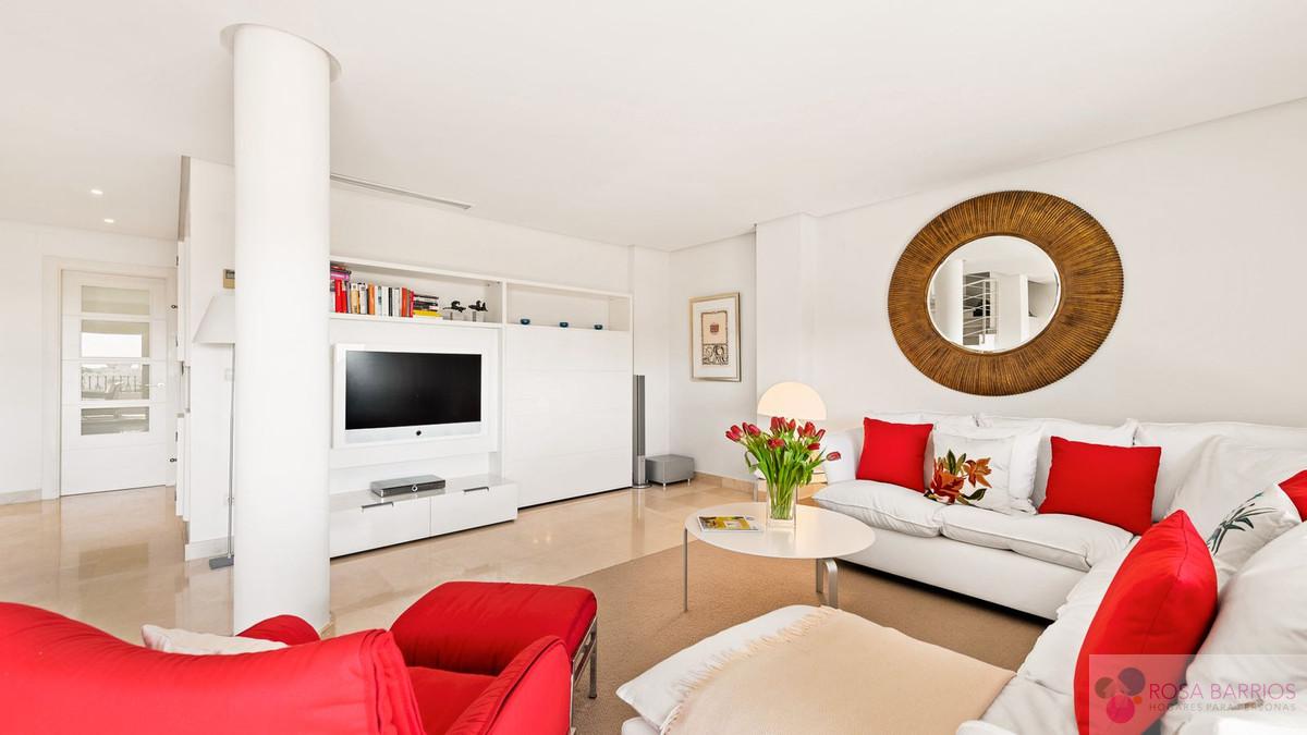 For sale of penthouse in Nueva Andalucía