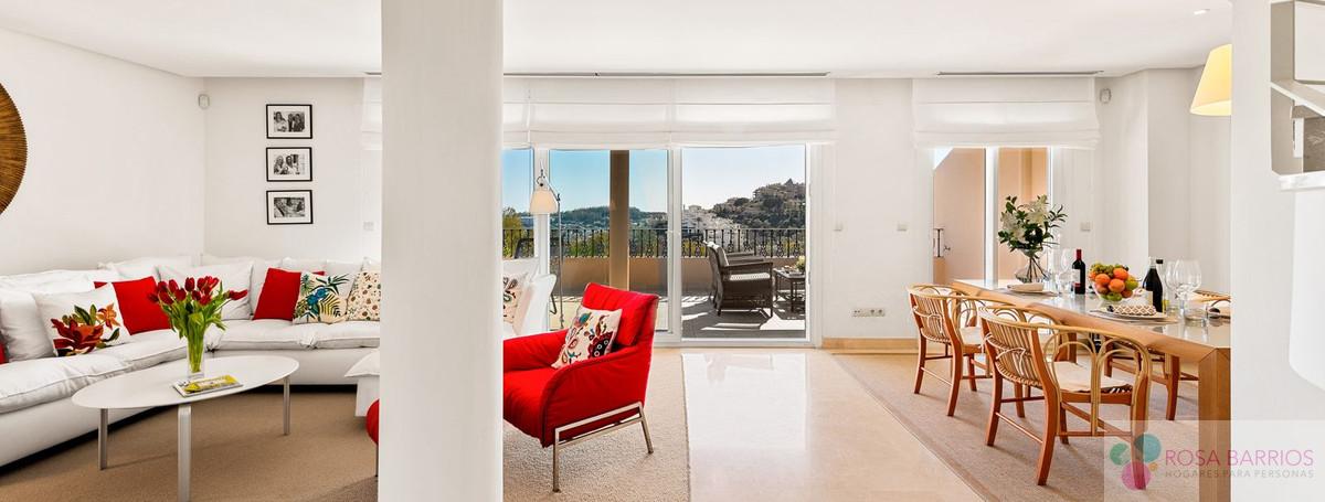 For sale of penthouse in Nueva Andalucía