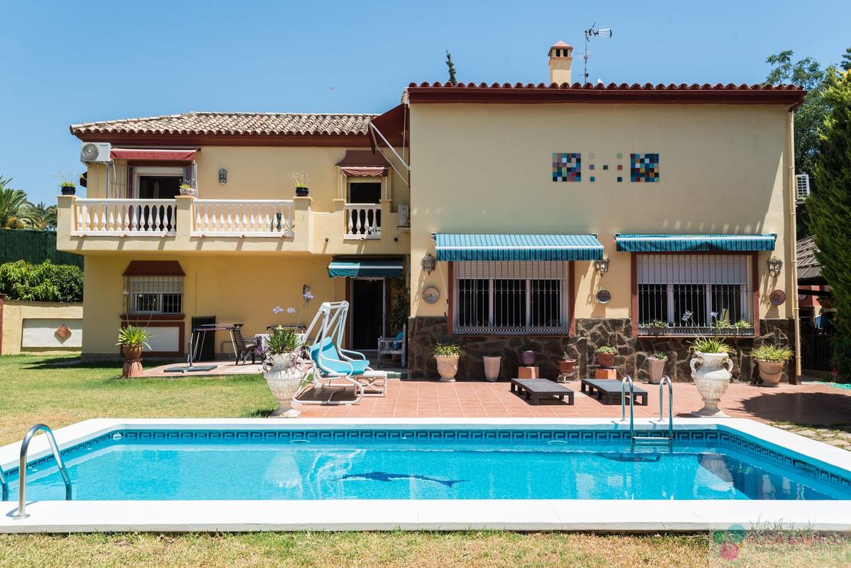 Venta de villa en Nueva Andalucía