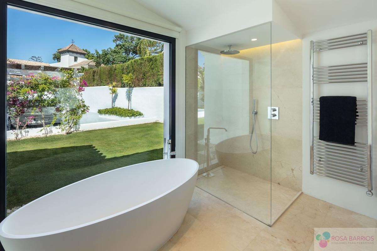 For sale of villa in Nueva Andalucía