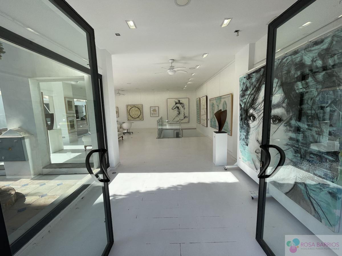 For sale of commercial in Marbella