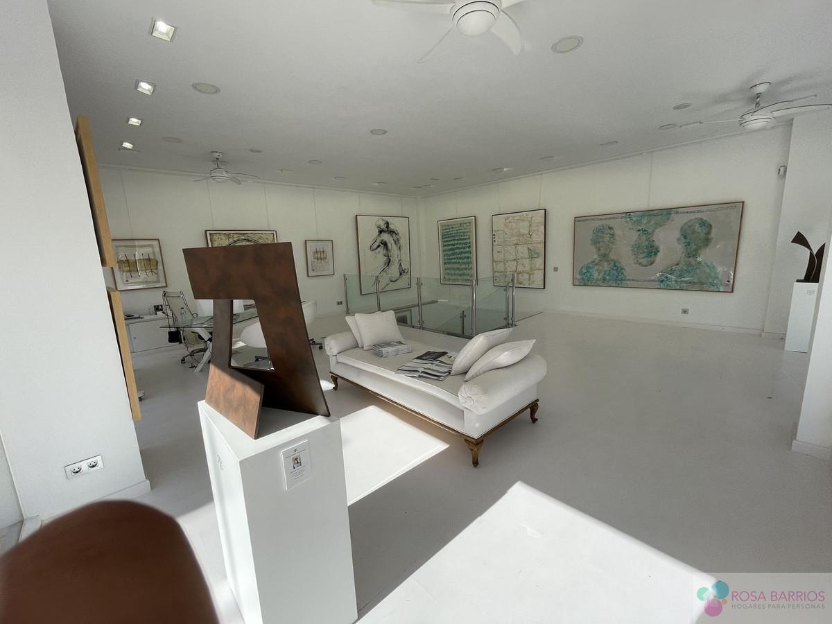 For sale of commercial in Marbella