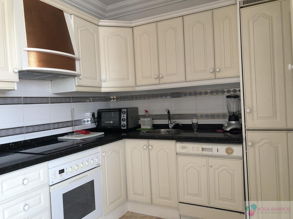 For sale of penthouse in Estepona