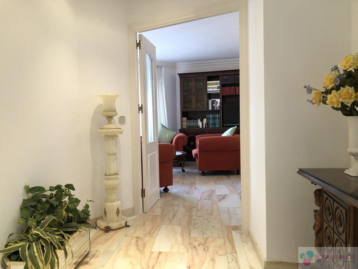 For sale of penthouse in Estepona