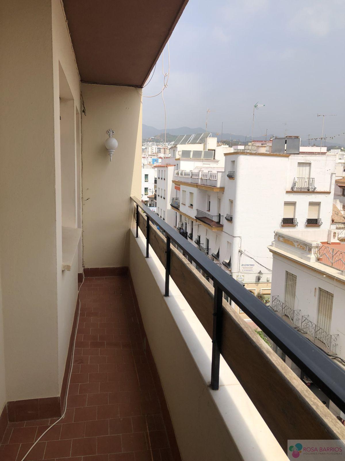 For sale of penthouse in Estepona