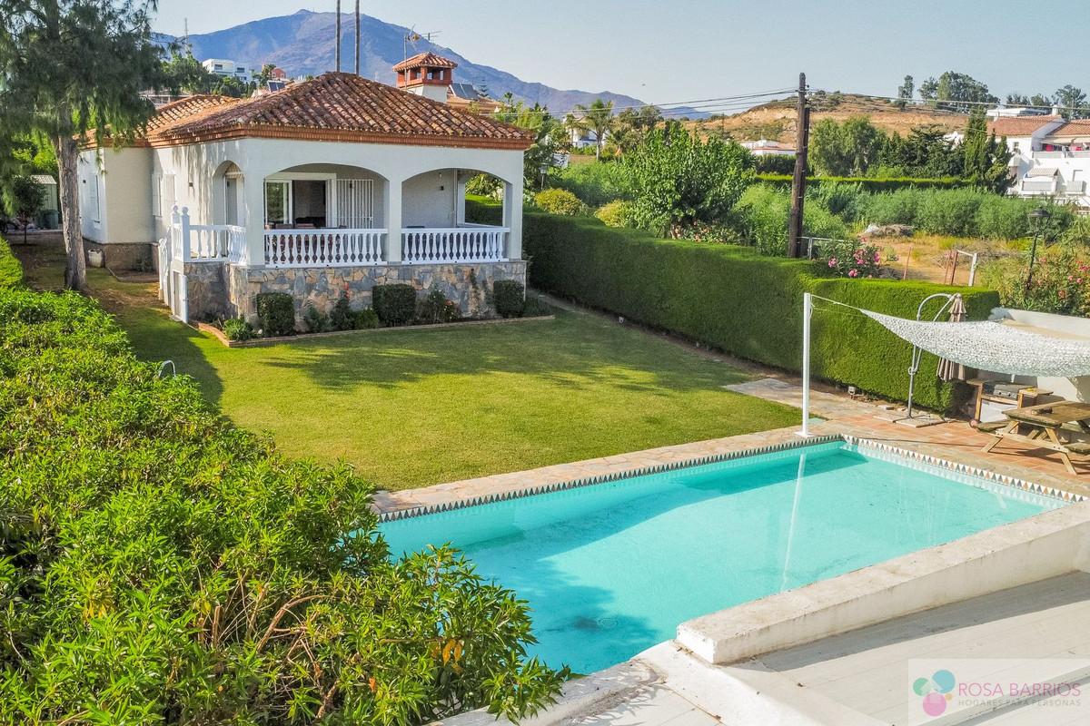 For sale of villa in Estepona