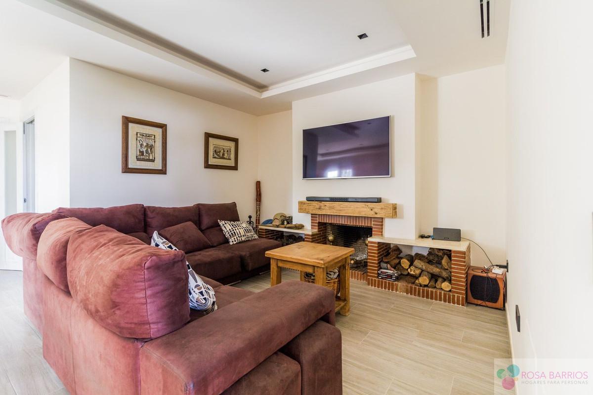 For sale of villa in Estepona