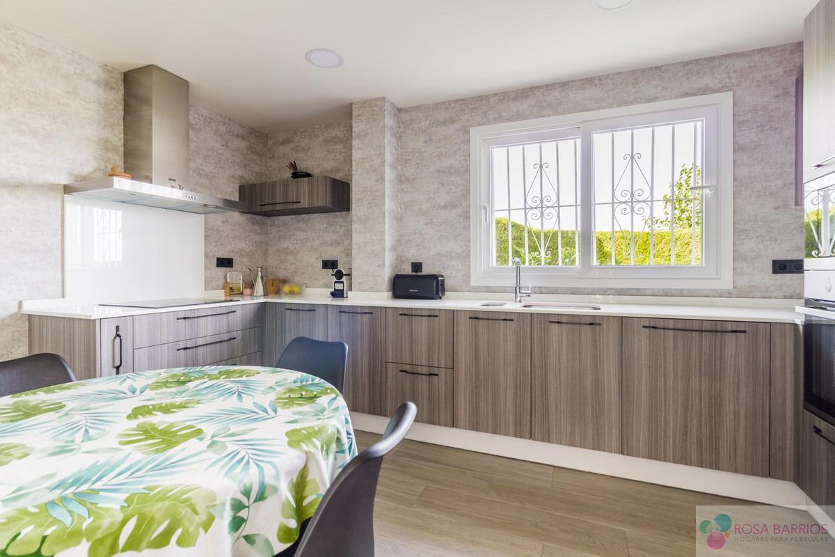 For sale of villa in Estepona