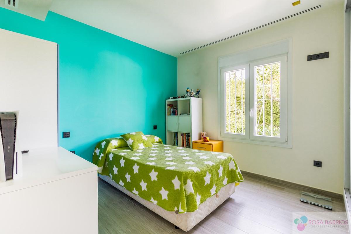 For sale of villa in Estepona