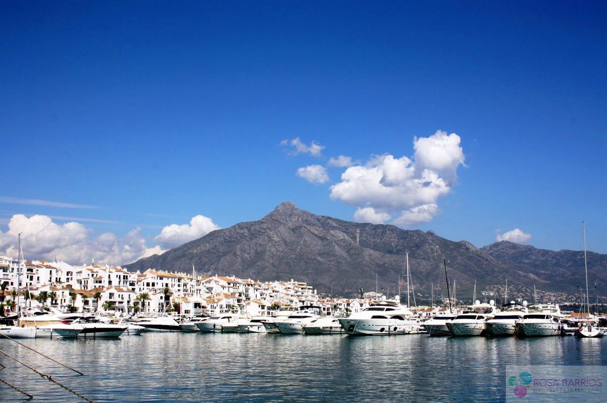 For sale of apartment in Puerto Banús