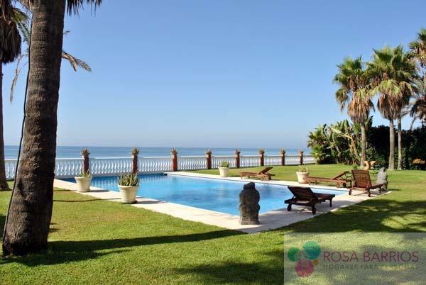For sale of villa in Guadalmina Baja