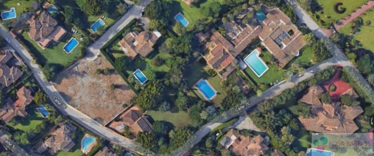 For sale of land in Guadalmina Baja