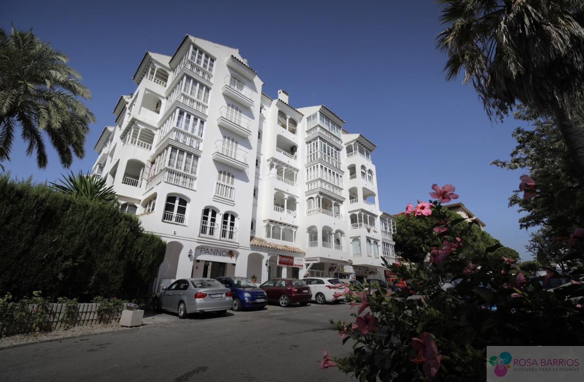 For sale of apartment in Puerto Banús