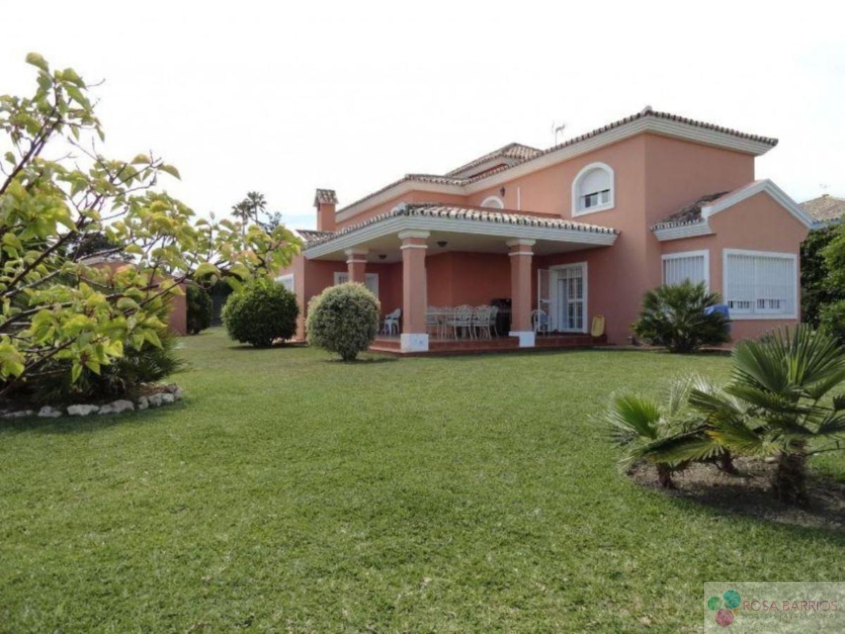 For sale of villa in Estepona