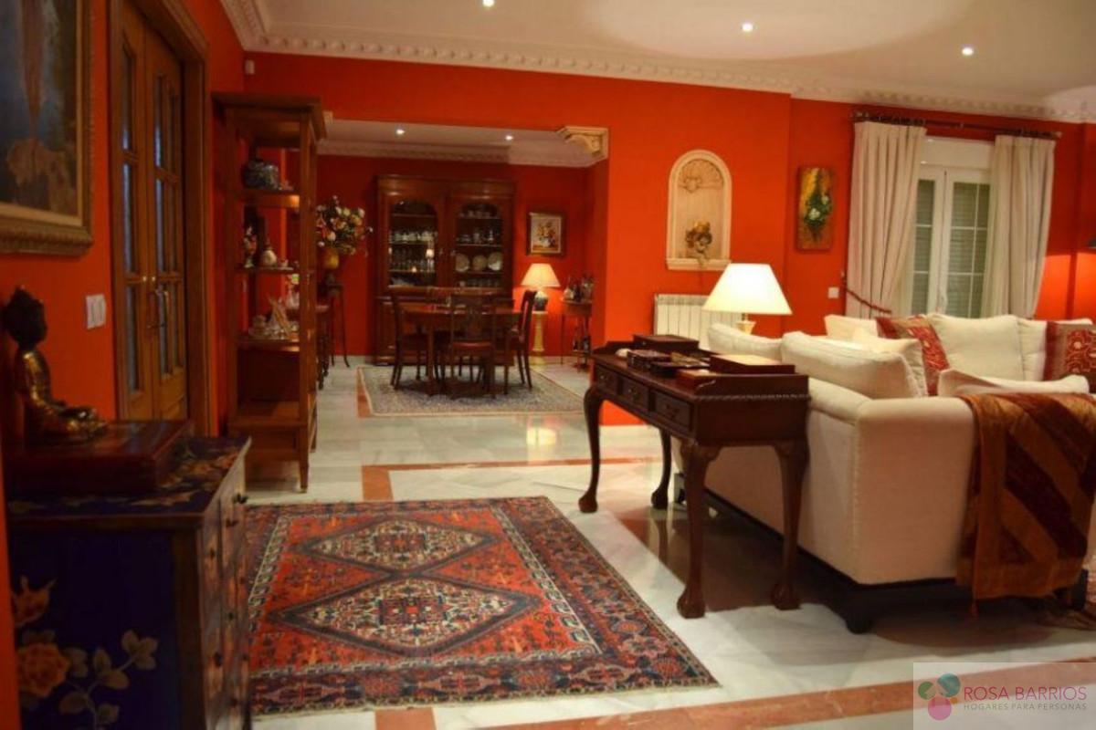 For sale of villa in Estepona