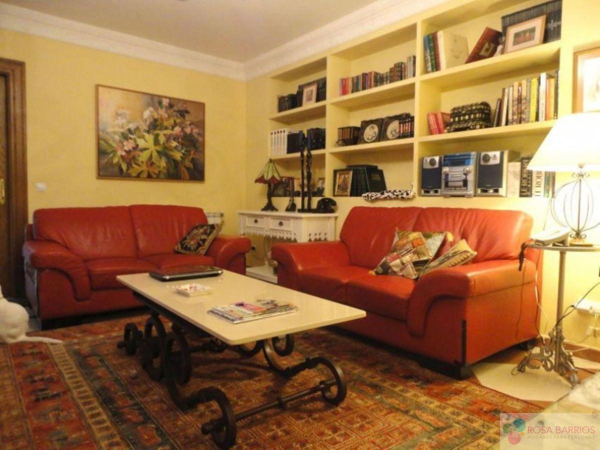 For sale of villa in Estepona
