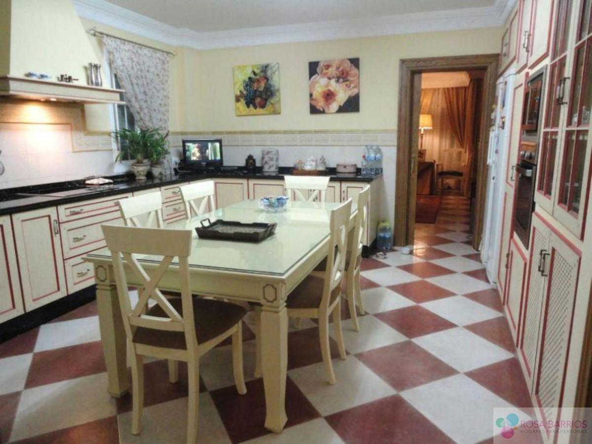 For sale of villa in Estepona