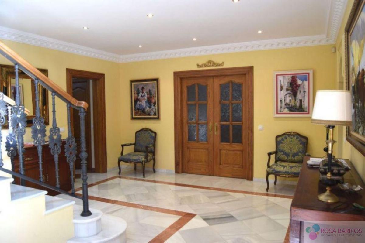 For sale of villa in Estepona