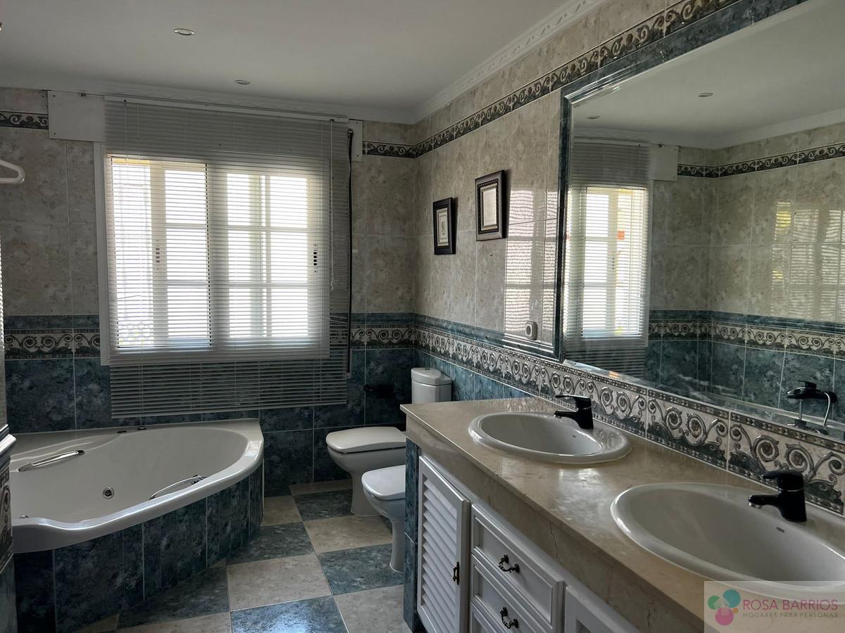 Venta de villa en Nueva Andalucía