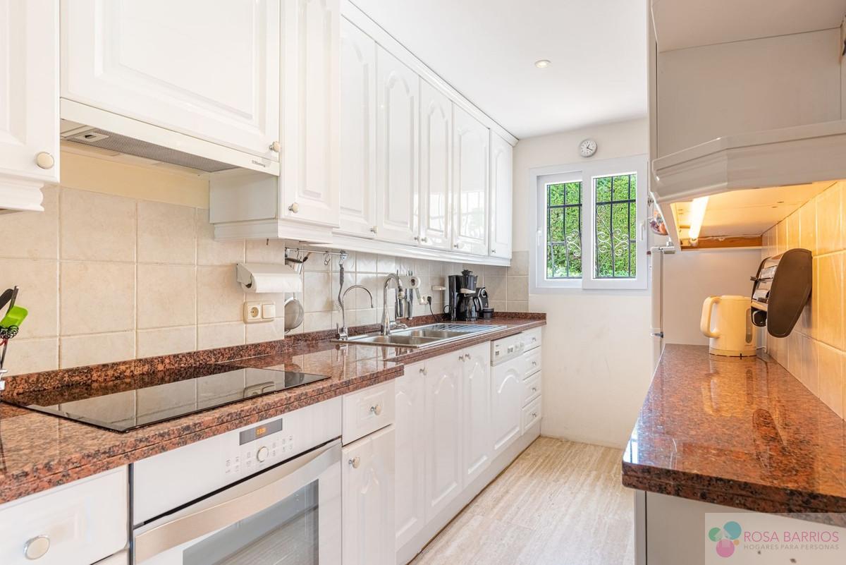 For sale of villa in Guadalmina Alta