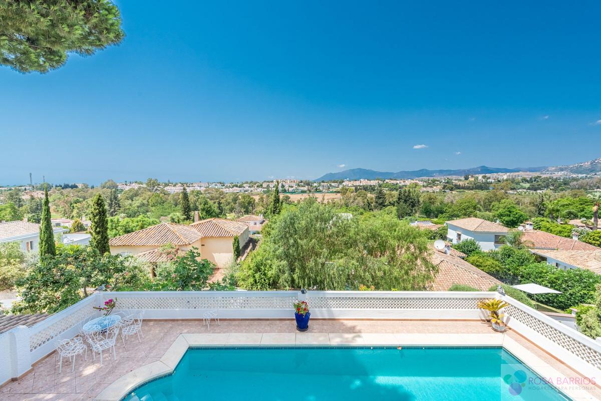 For sale of villa in Guadalmina Alta
