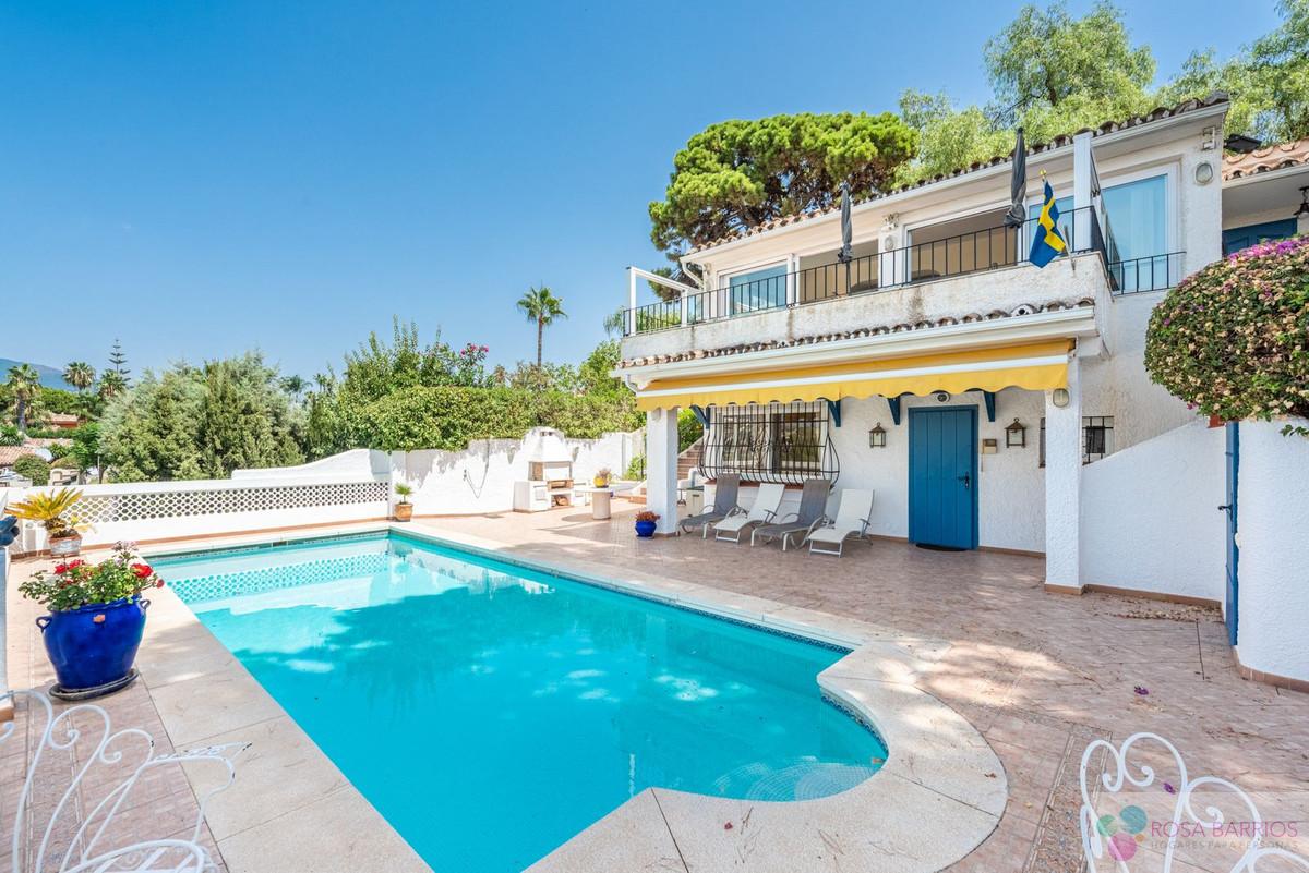 For sale of villa in Guadalmina Alta