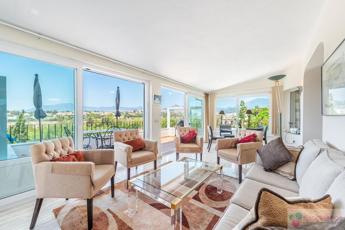 For sale of villa in Guadalmina Alta