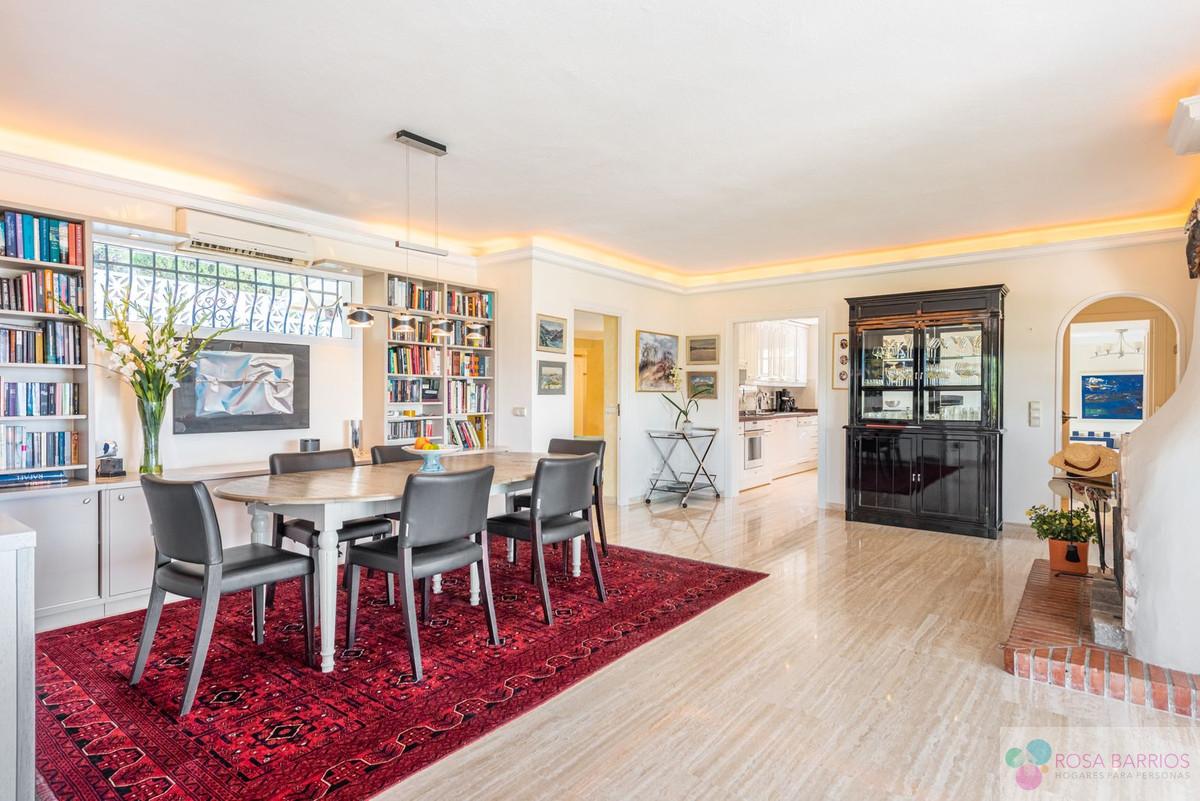 For sale of villa in Guadalmina Alta