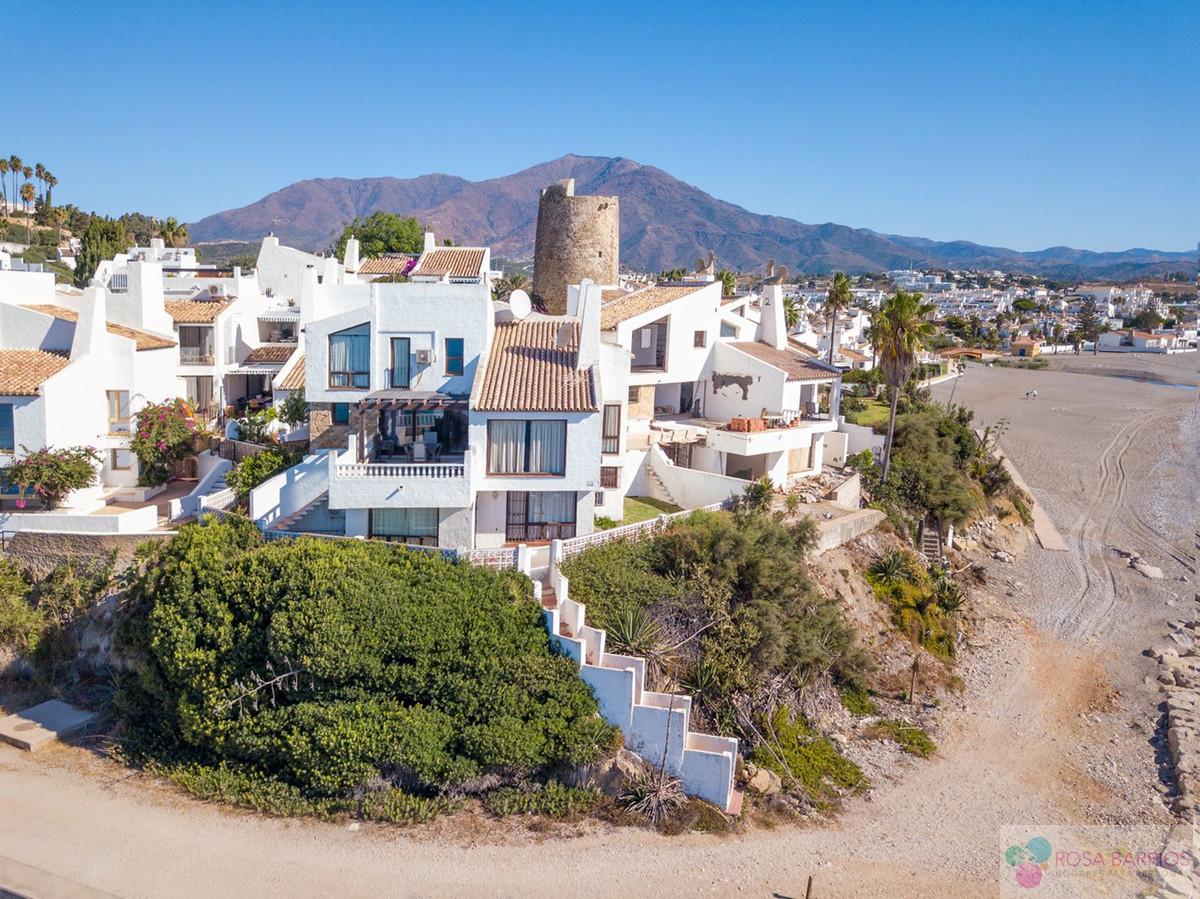 For sale of villa in Estepona
