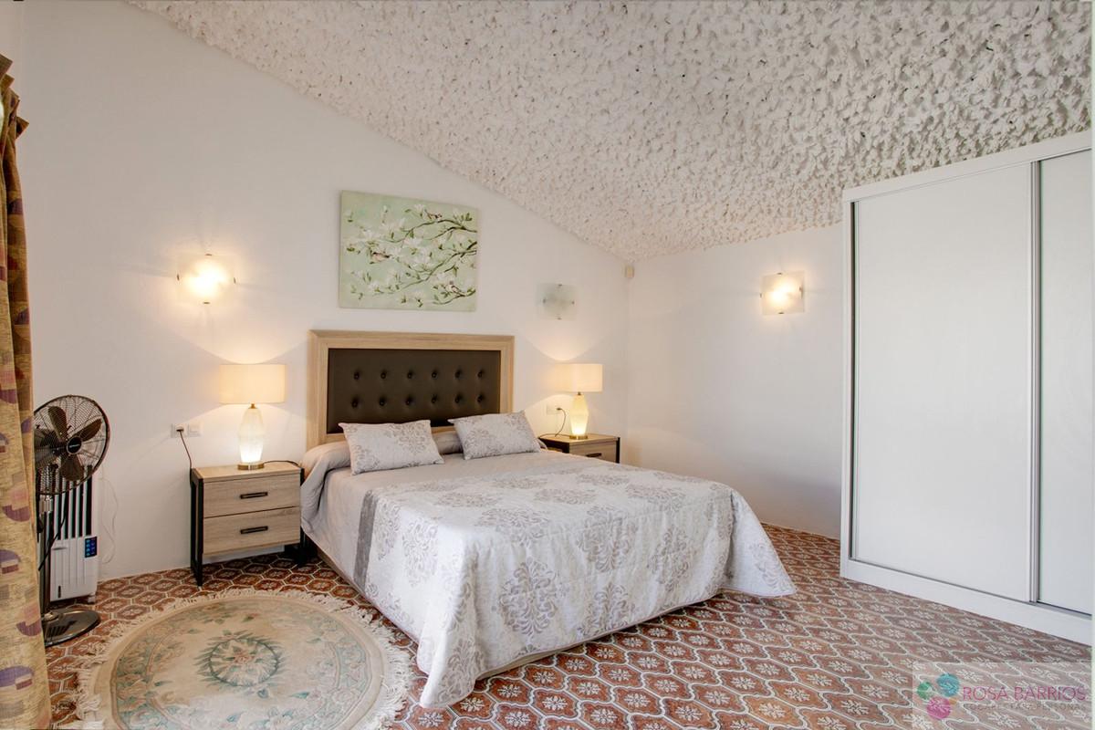 For sale of villa in Estepona
