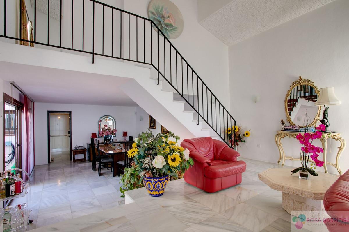 For sale of villa in Estepona