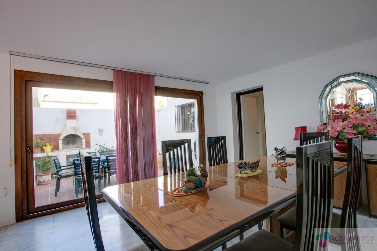 For sale of villa in Estepona
