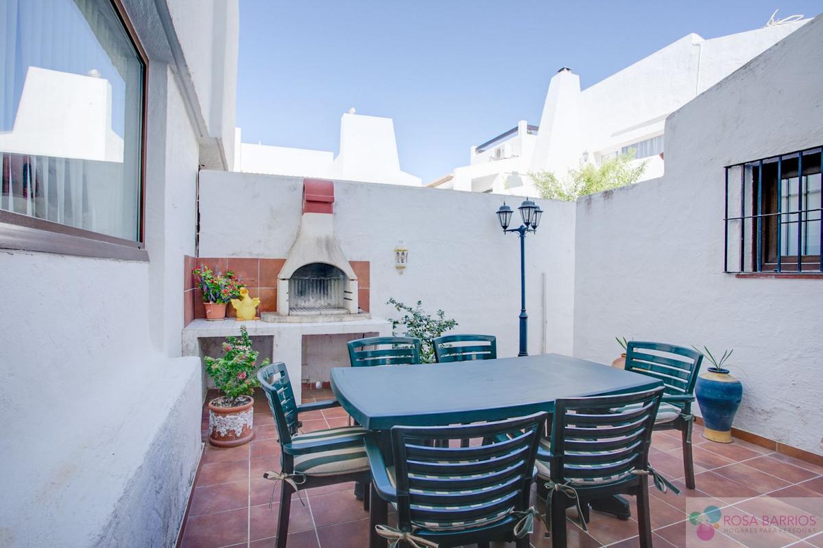 For sale of villa in Estepona