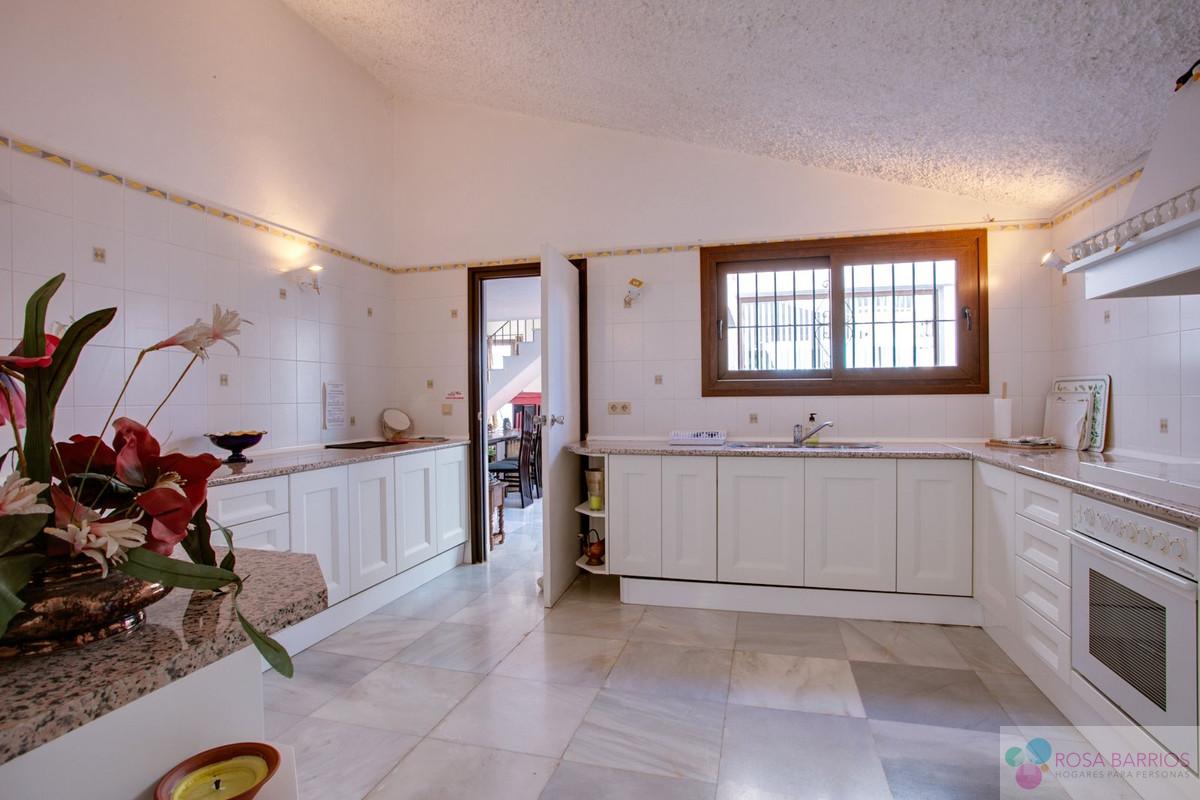For sale of villa in Estepona
