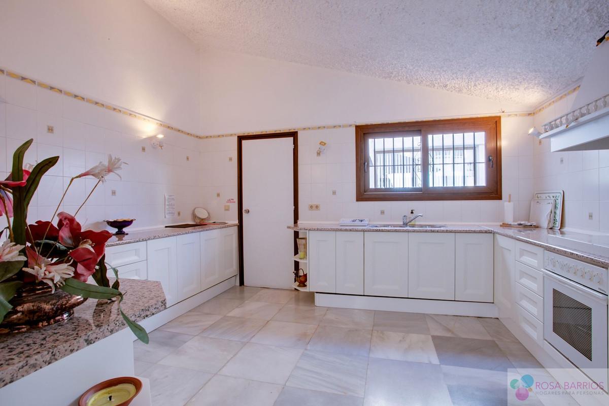 For sale of villa in Estepona