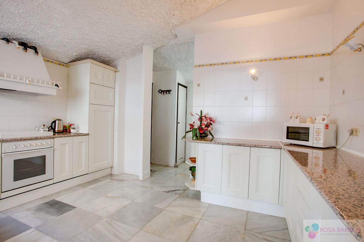 For sale of villa in Estepona