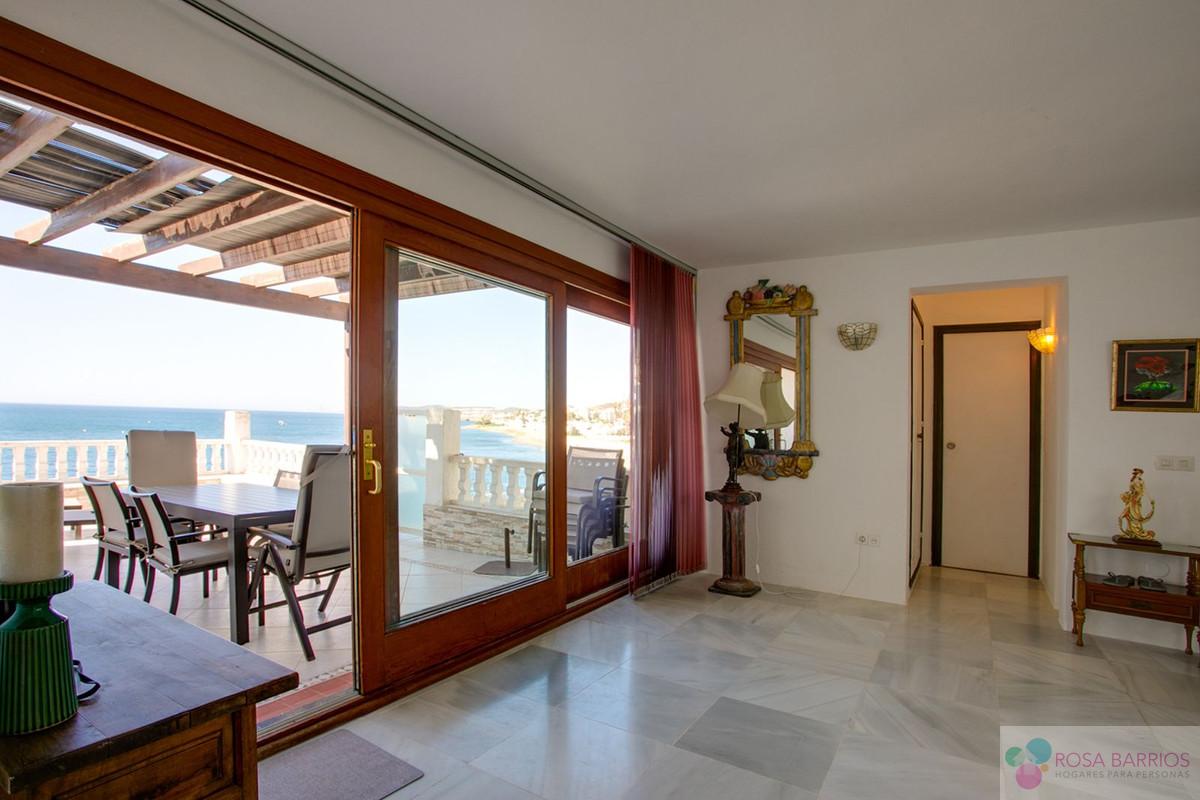 For sale of villa in Estepona