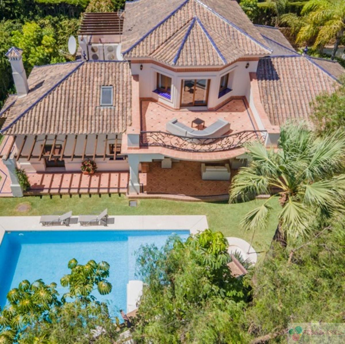 For sale of villa in Nueva Andalucía