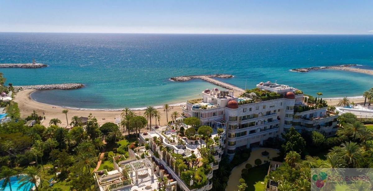 For sale of penthouse in Puerto Banús