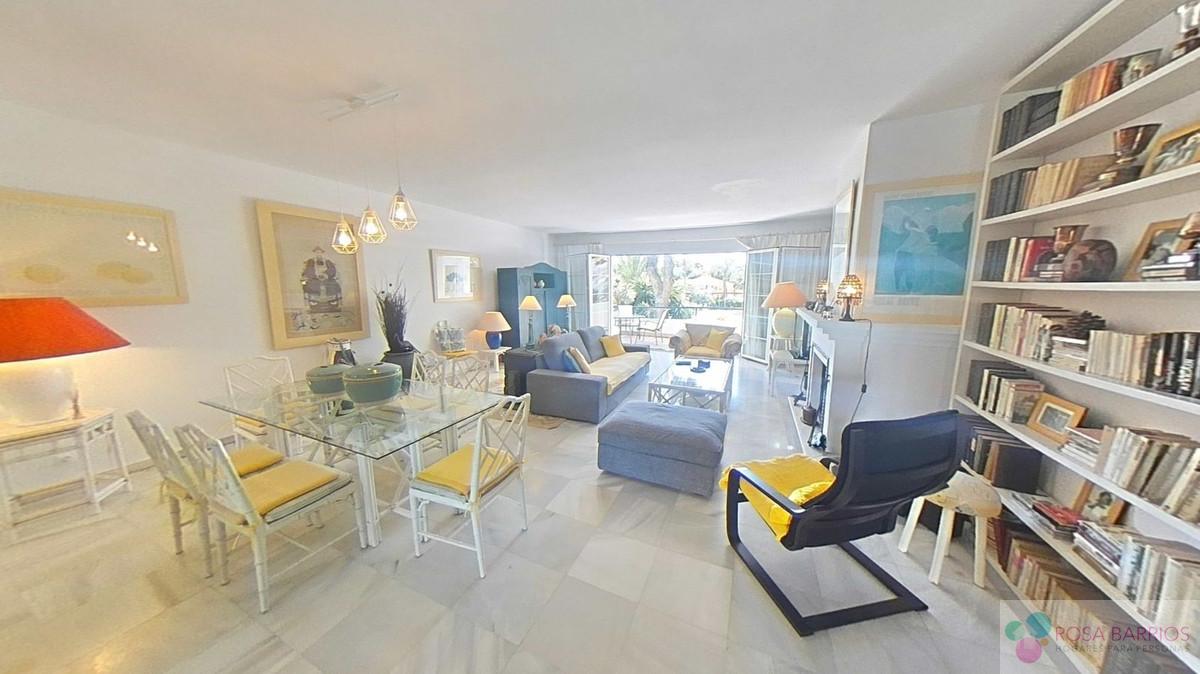 For sale of apartment in Estepona