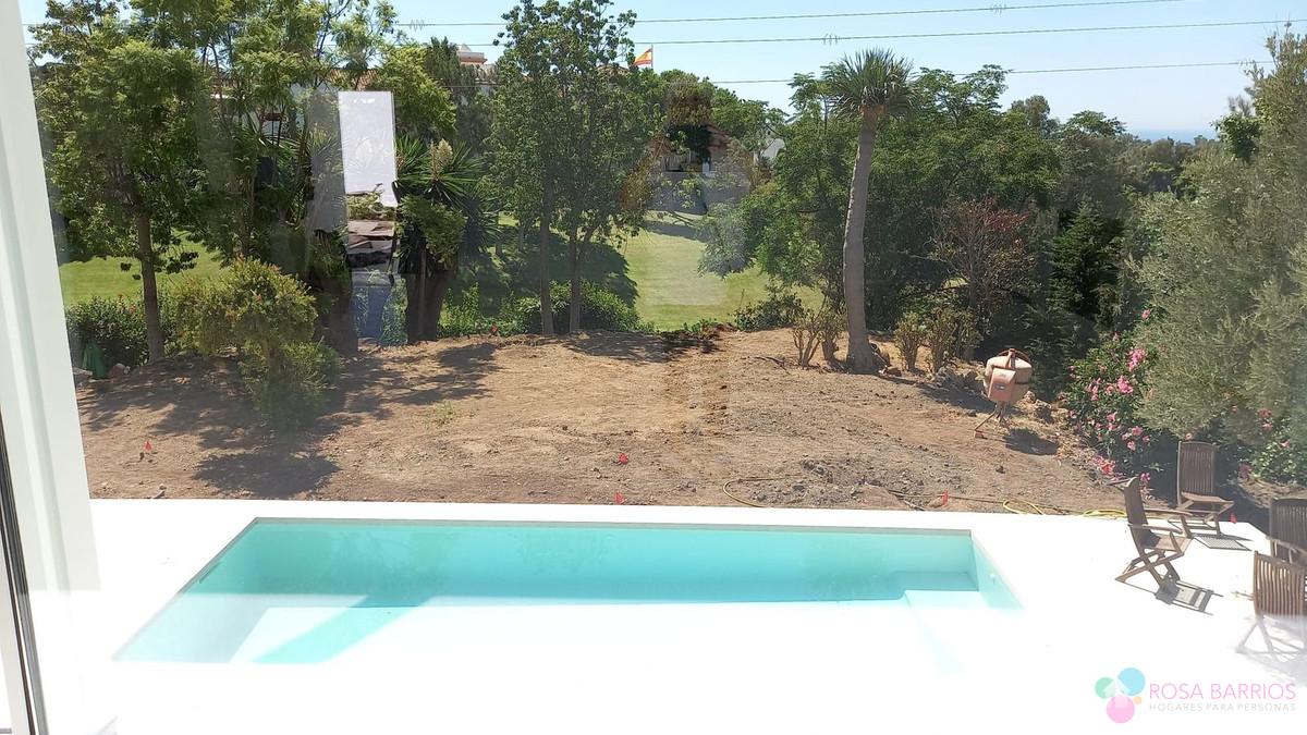For sale of villa in Guadalmina Alta