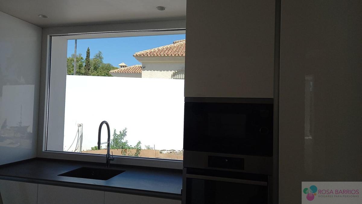 For sale of villa in Guadalmina Alta