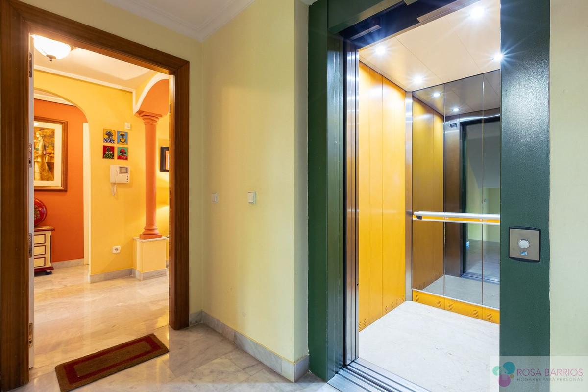 For sale of apartment in Nueva Andalucía
