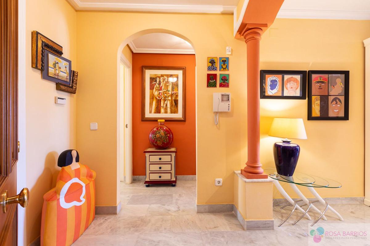 For sale of apartment in Nueva Andalucía