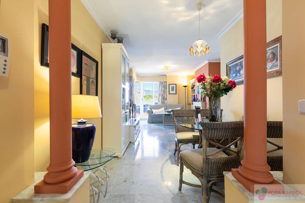 For sale of apartment in Nueva Andalucía